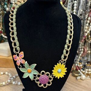 New old stock Lia Sophia Bold Blooms necklace